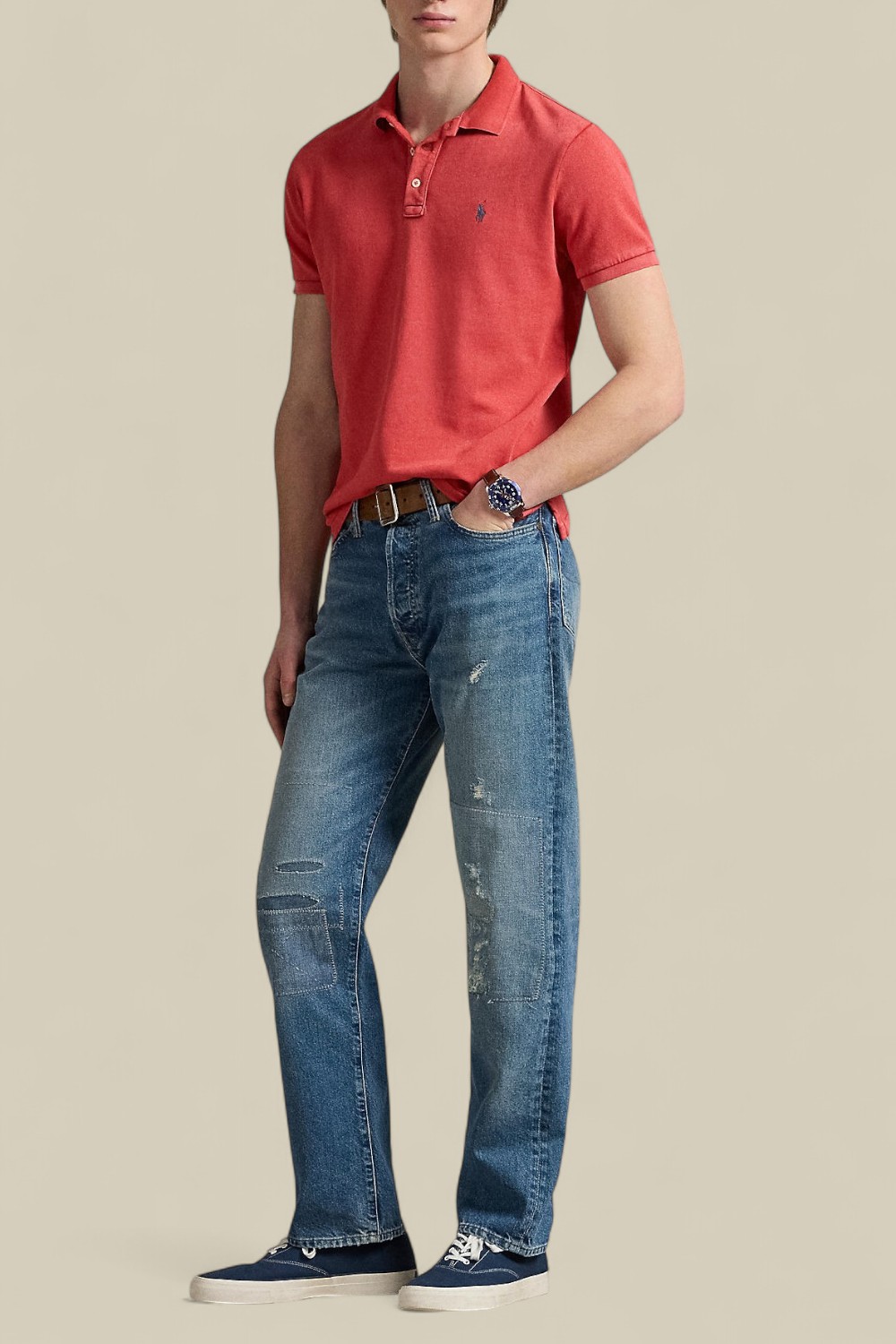 תמונת כל הלוק של חולצת פולו